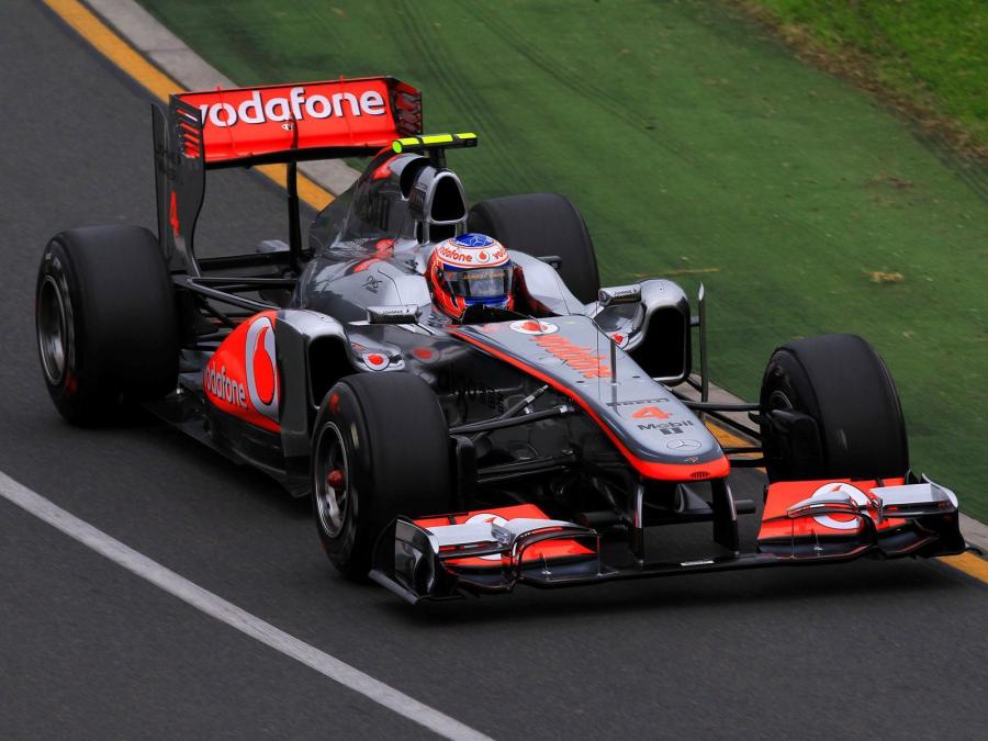  McLaren Mercedes-Benz MP4-26 2011 года  (фото 10 из 17)